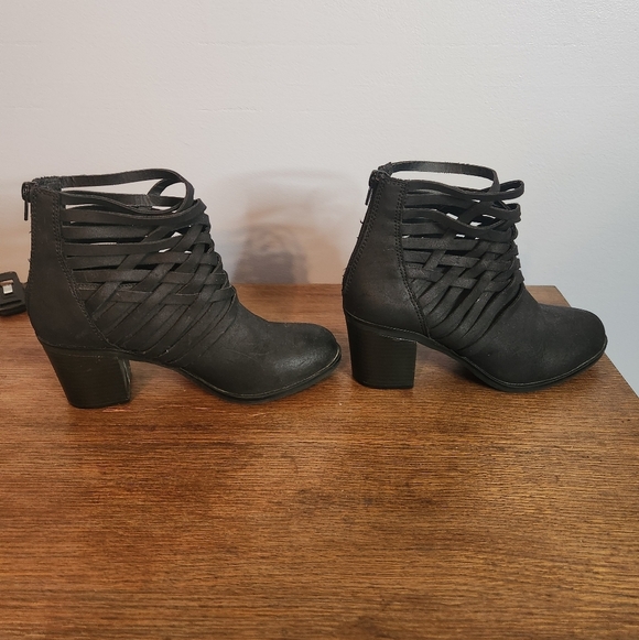 Arizona Jean Company Shoes - Women's Black Ankle Boots Arizona Jean Heels Size 7M. 2.5 Heel Height